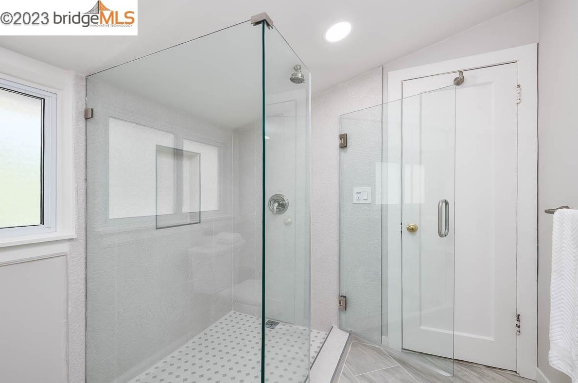 5800 Leona, Oakland CA 94605-1219 exterior