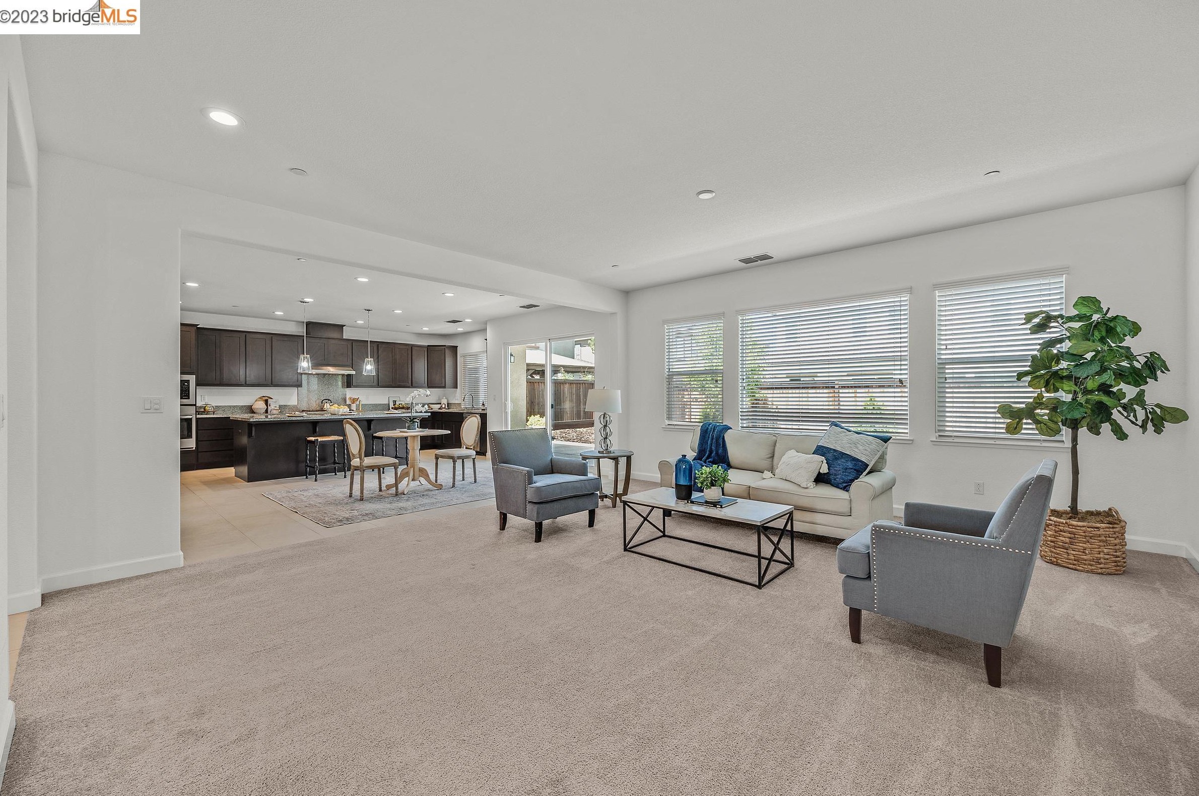 719 Jennifer St, Los Angeles CA  exterior