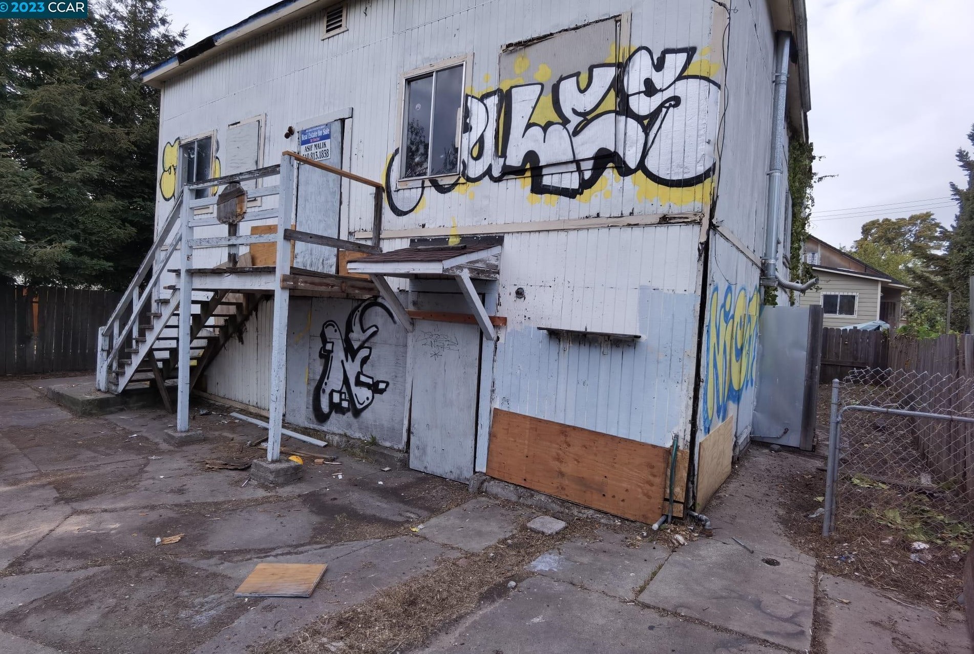 876 Isabella St, Oakland, CA 94607