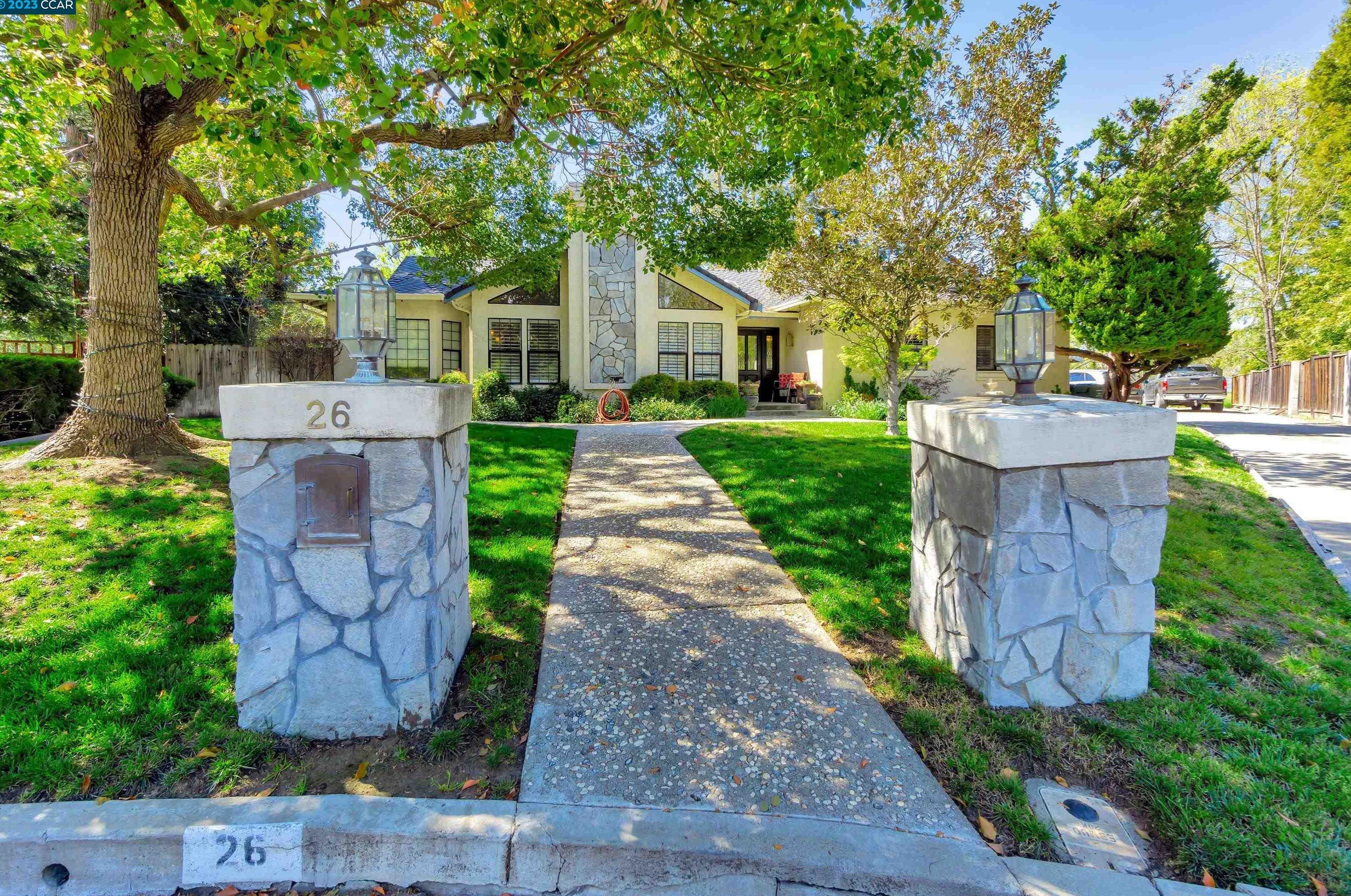 26 Flagstone Ct, Alamo, CA 94507-1601