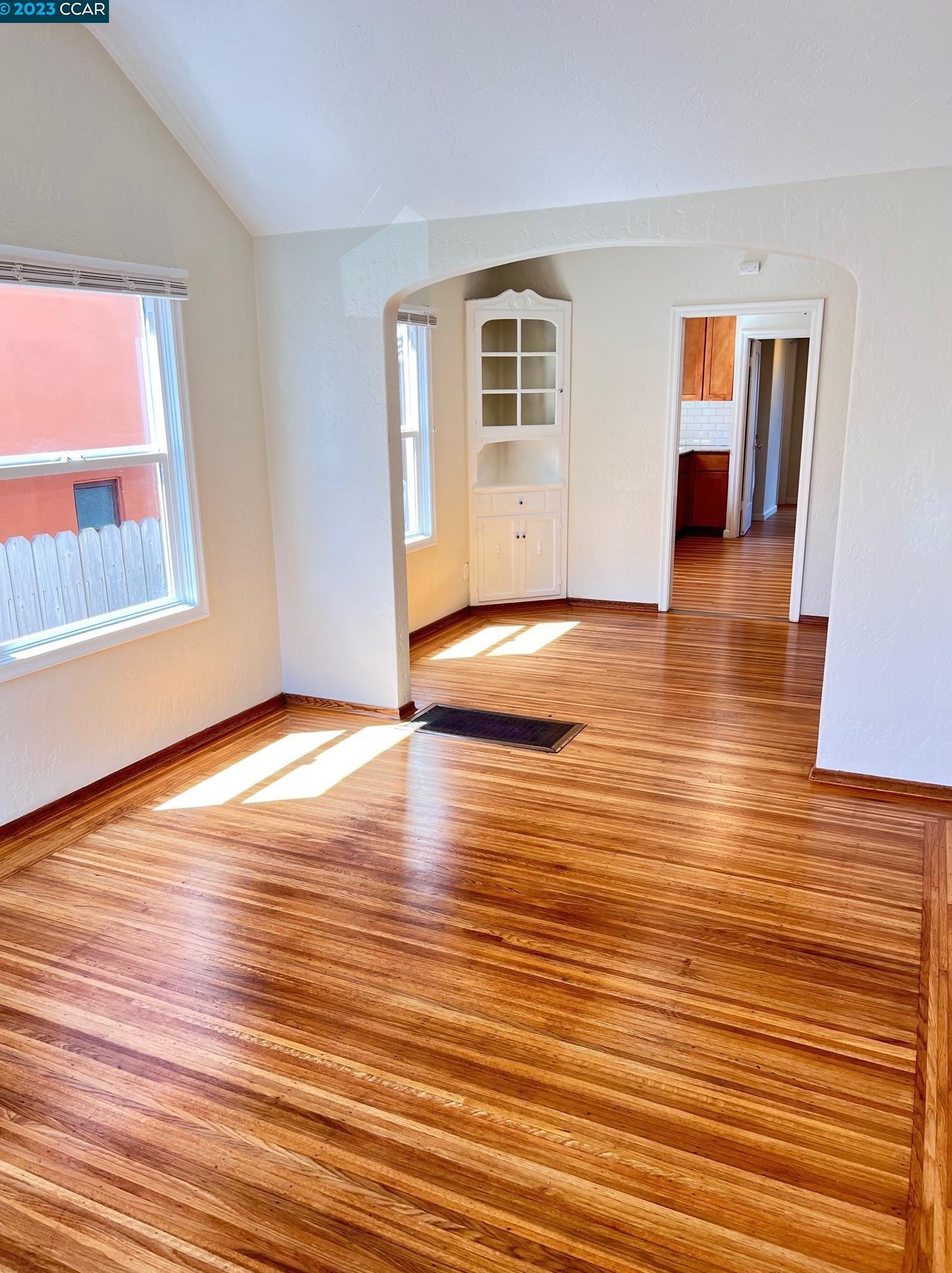 555 26th St, Richmond, CA 94804-1604