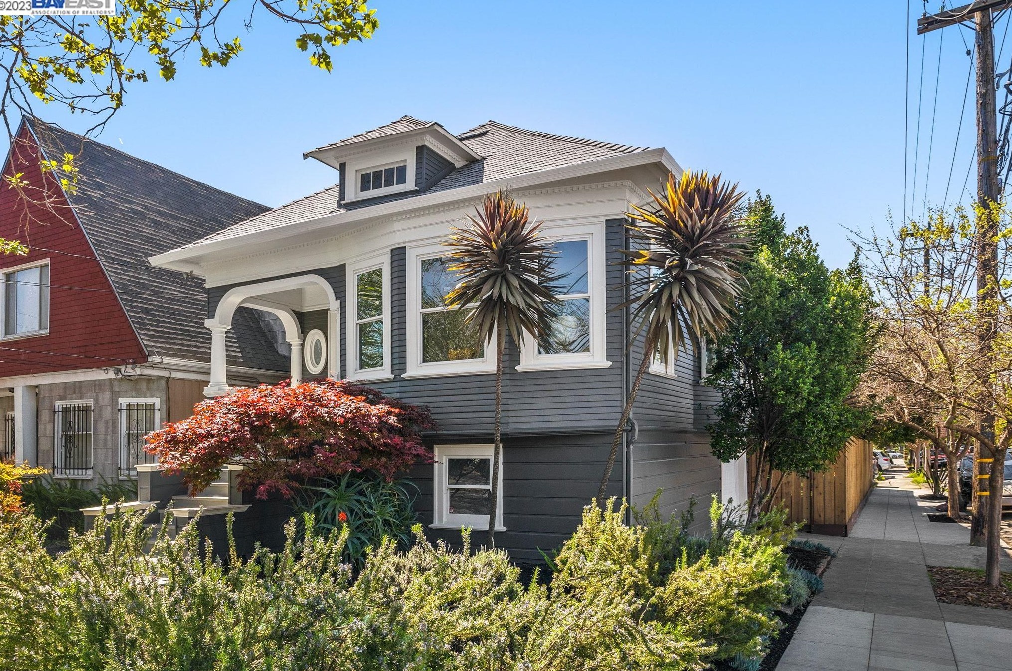 421 38th St, Oakland, CA 94609-2705