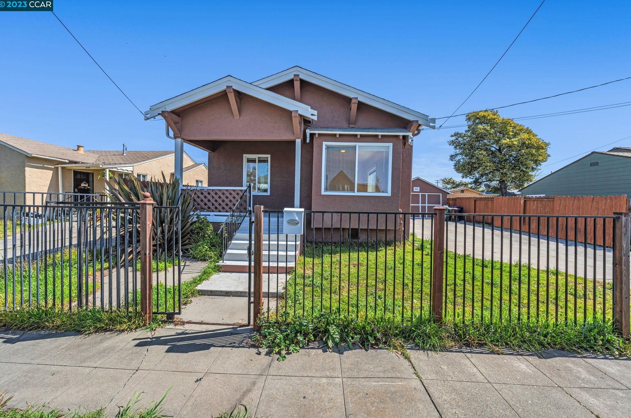 250 18th St, Richmond, CA 94804-2626