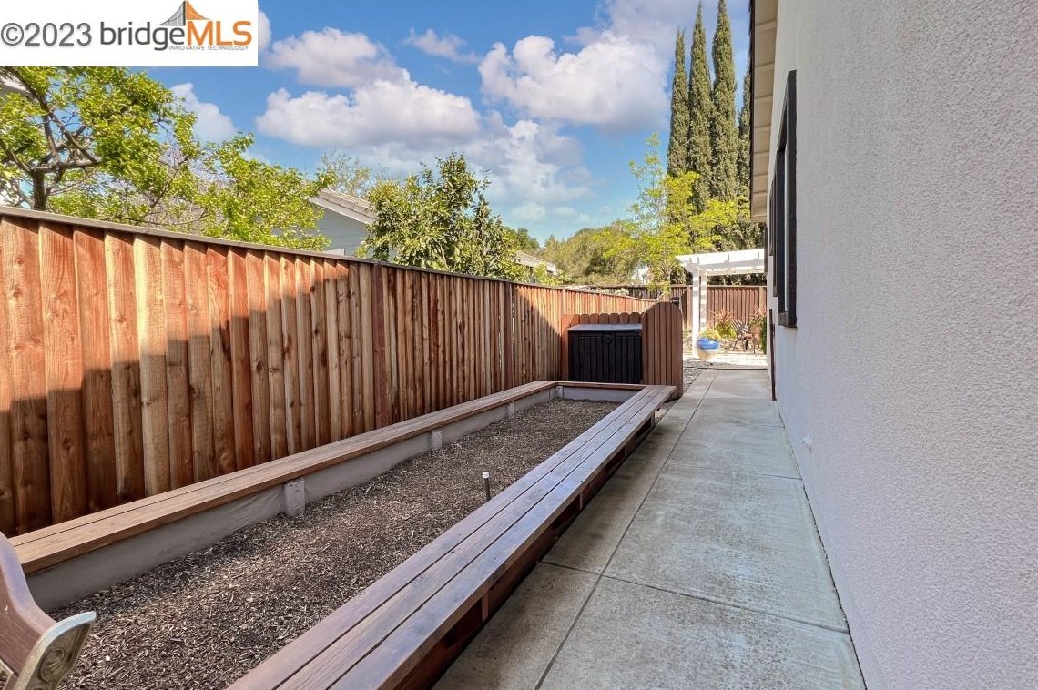 2830 Hawthorn Ct, Los Angeles CA  94513-5484 exterior