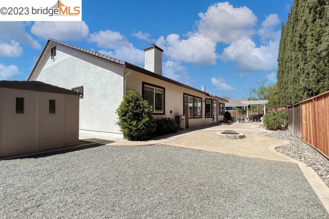 2830 Hawthorn Ct, Los Angeles CA  94513-5484 exterior