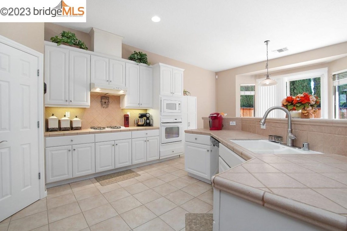 2830 Hawthorn Ct, Los Angeles CA  94513-5484 exterior