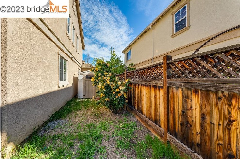 2321 Blue Ridge Ave, Los Angeles CA  94513-4158 exterior