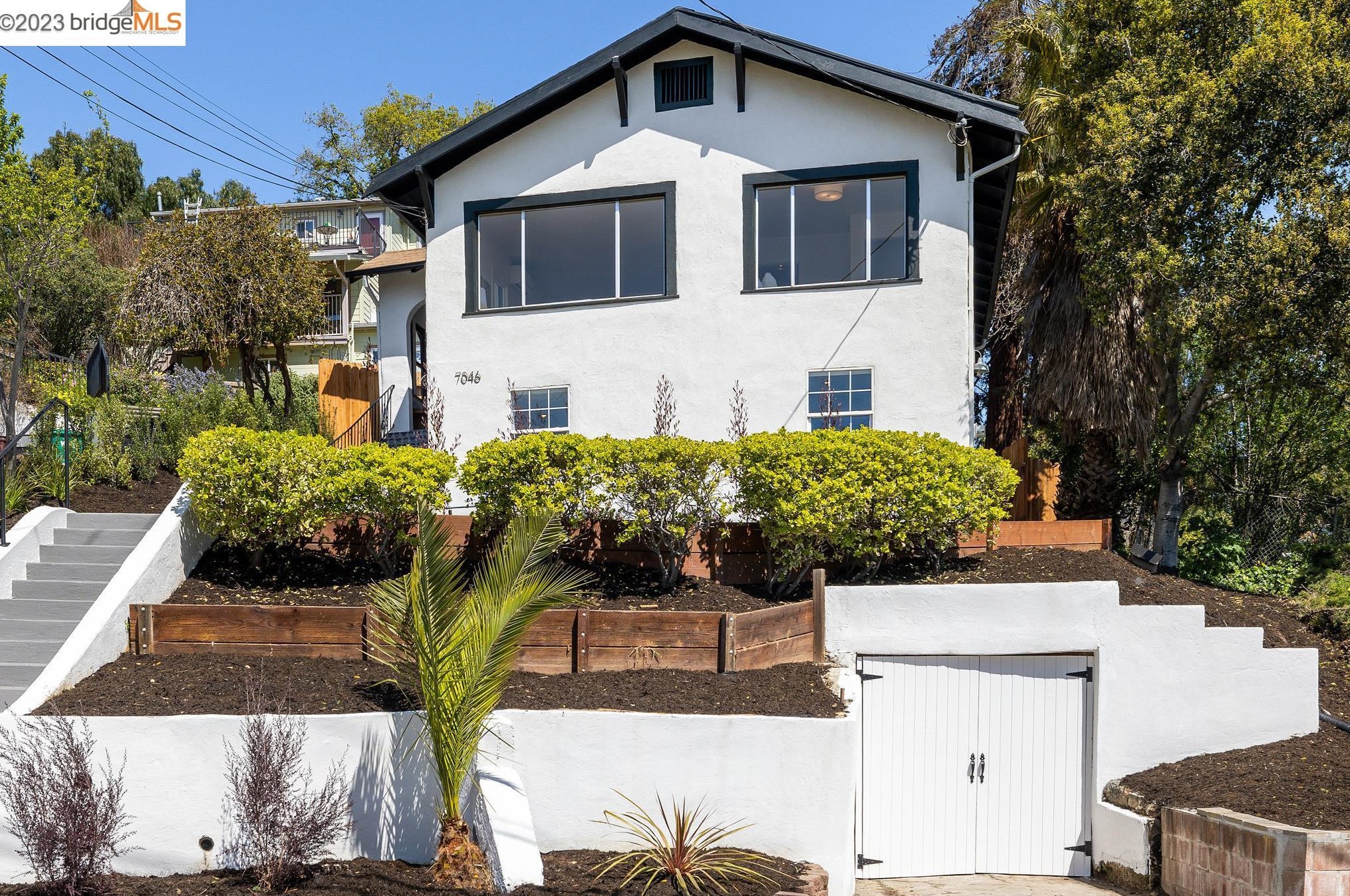 7046 Outlook Ave, Oakland, CA 94605-2522
