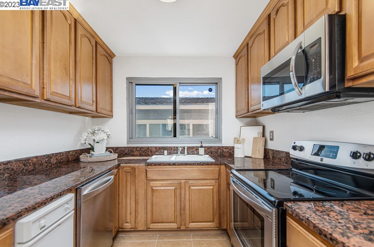 166 Plymouth Cir, Daly City CA  94015-2860 exterior