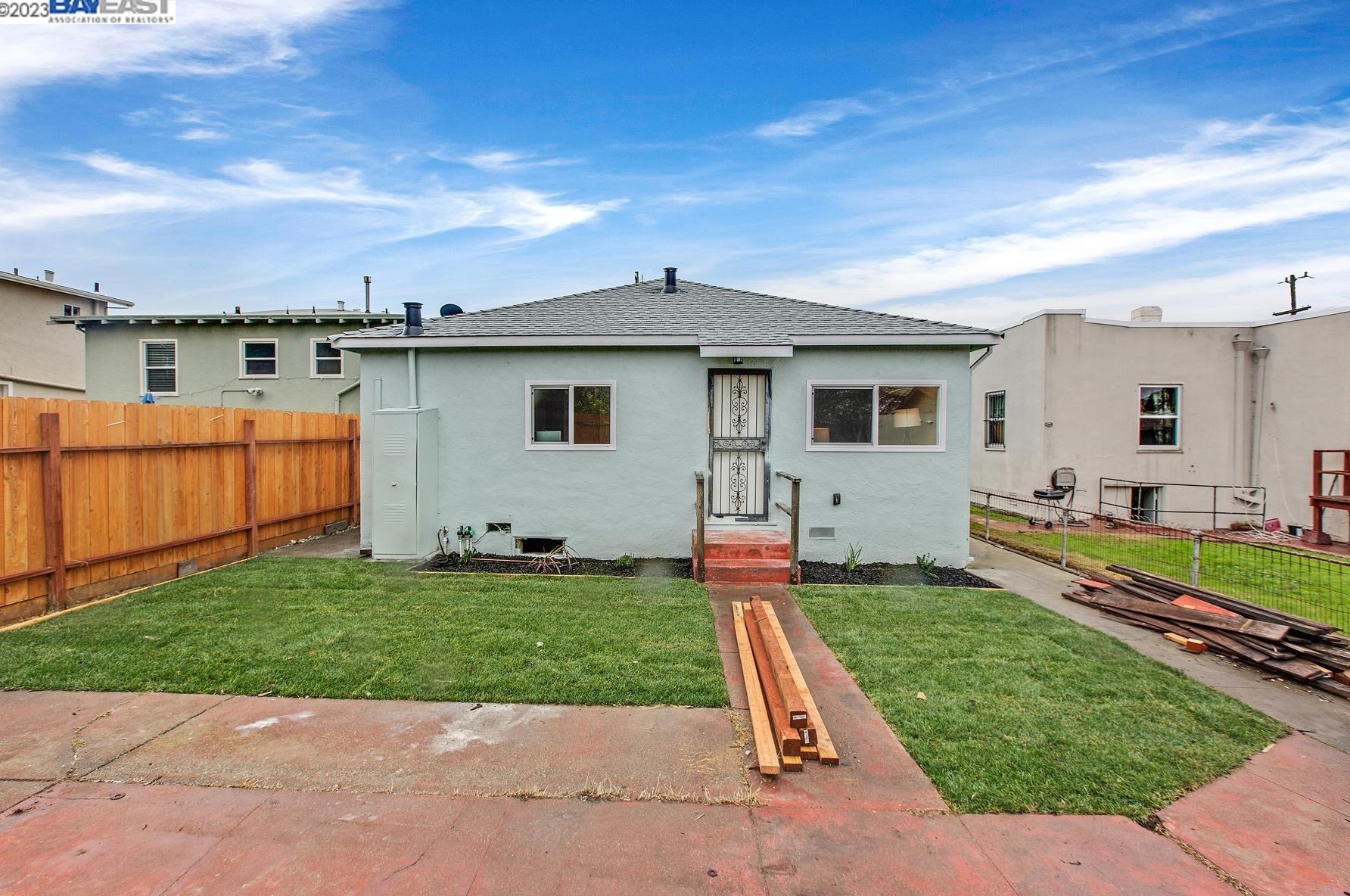 1405 Harmon St, Berkeley CA  94702-2717 exterior