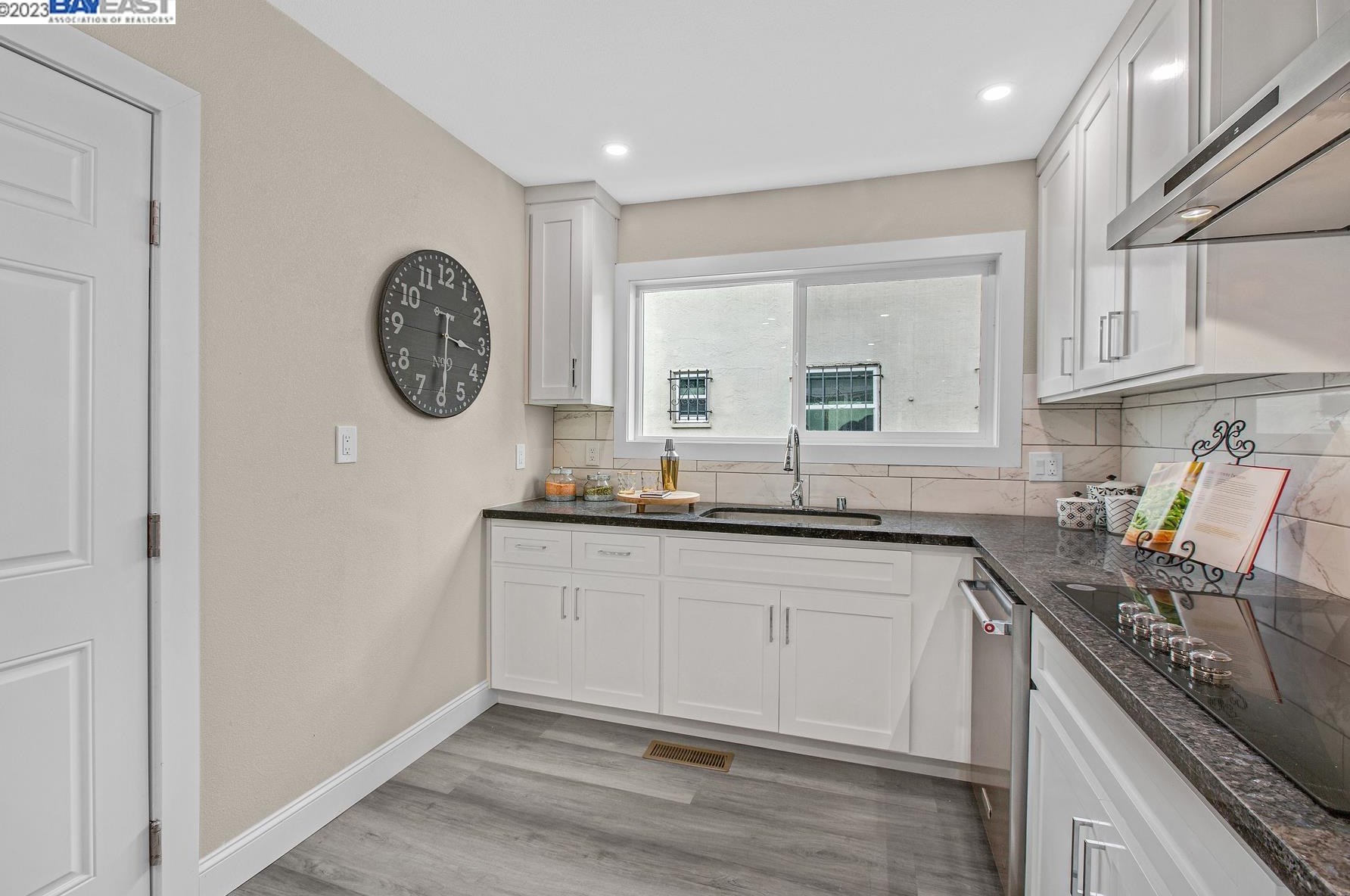 1405 Harmon St, Berkeley CA  94702-2717 exterior