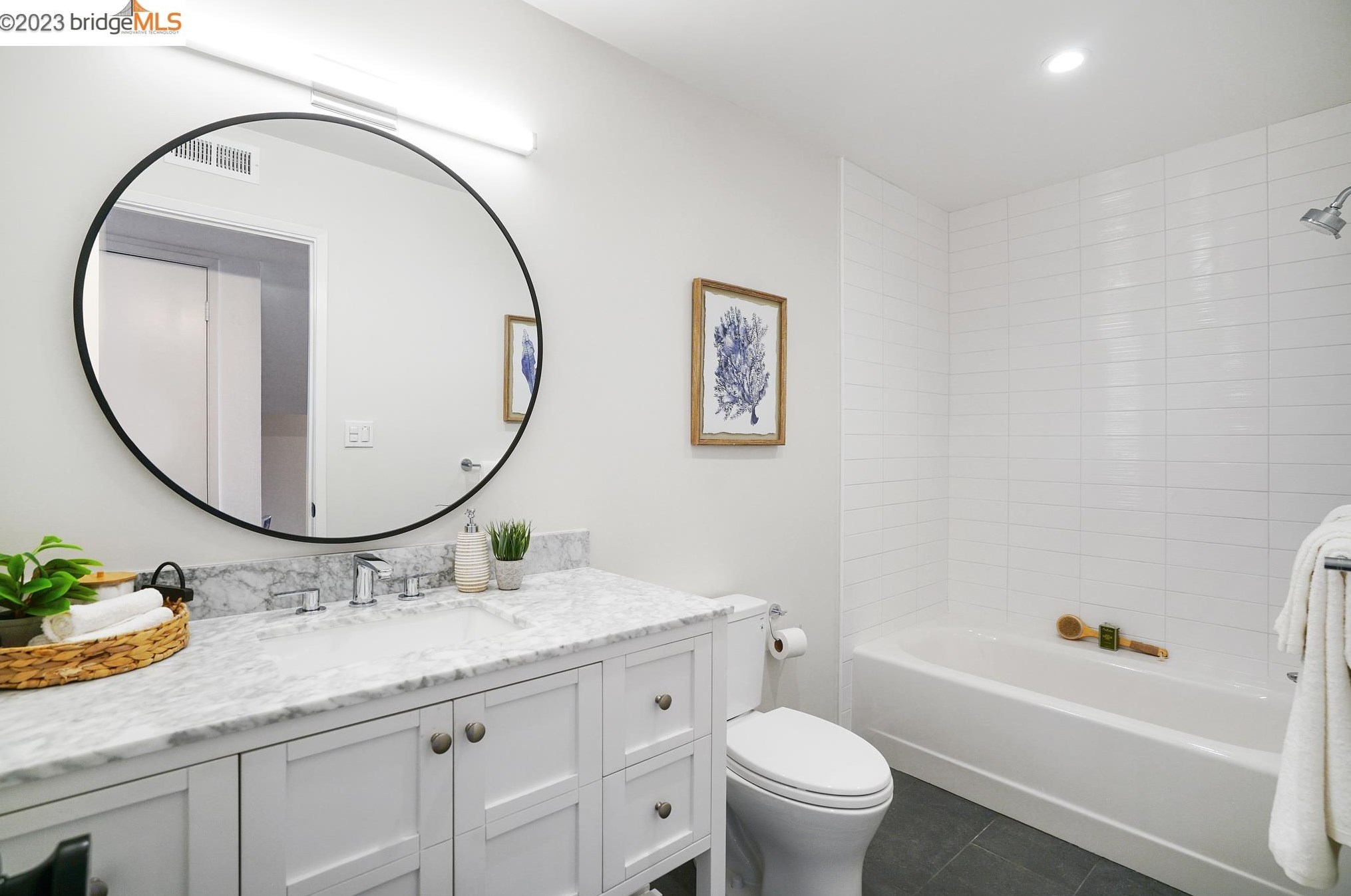 2926 Bayview Dr, Alameda CA  94501-6350 exterior