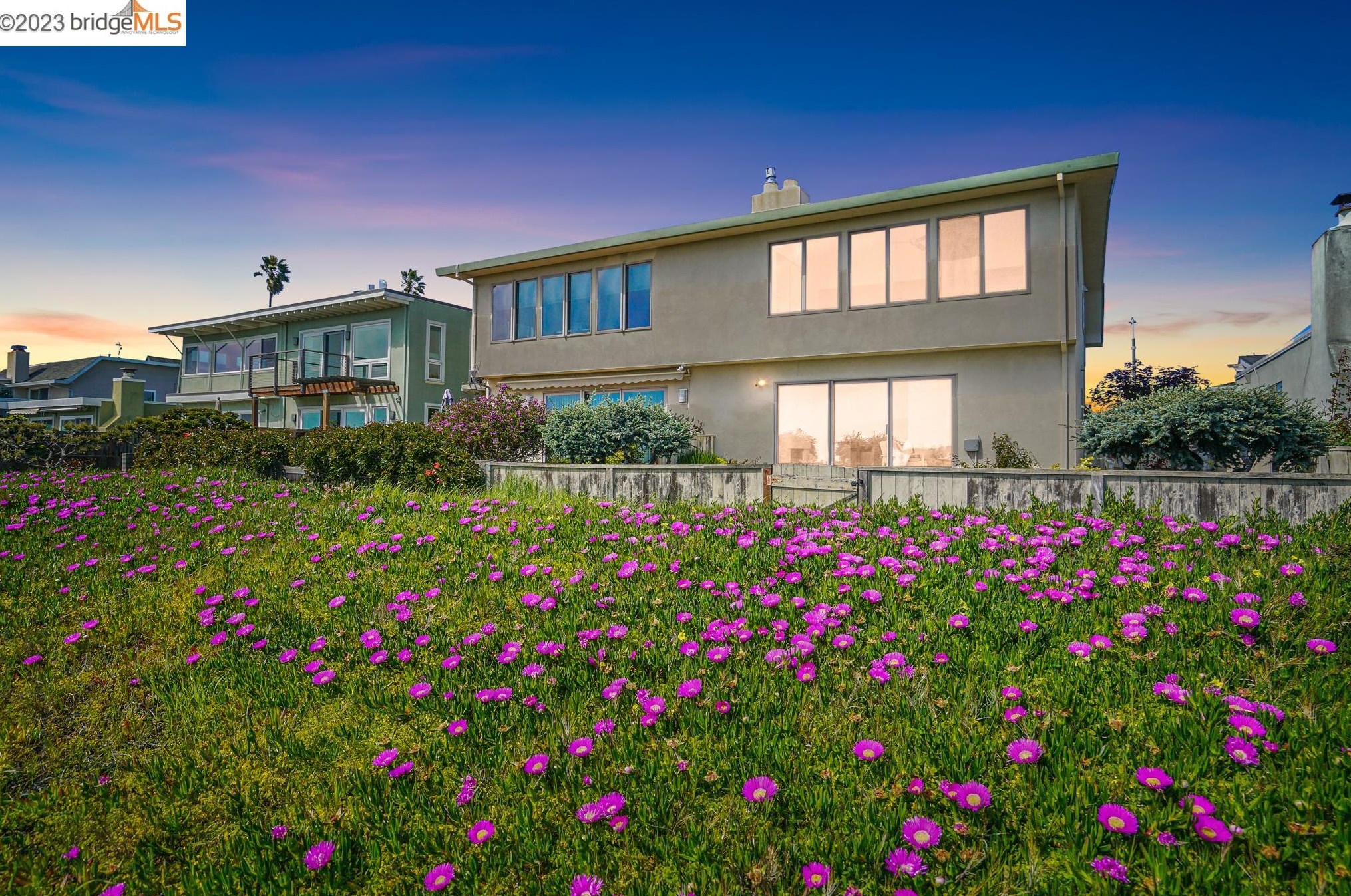 2926 Bayview Dr, Alameda CA  94501-6350 exterior