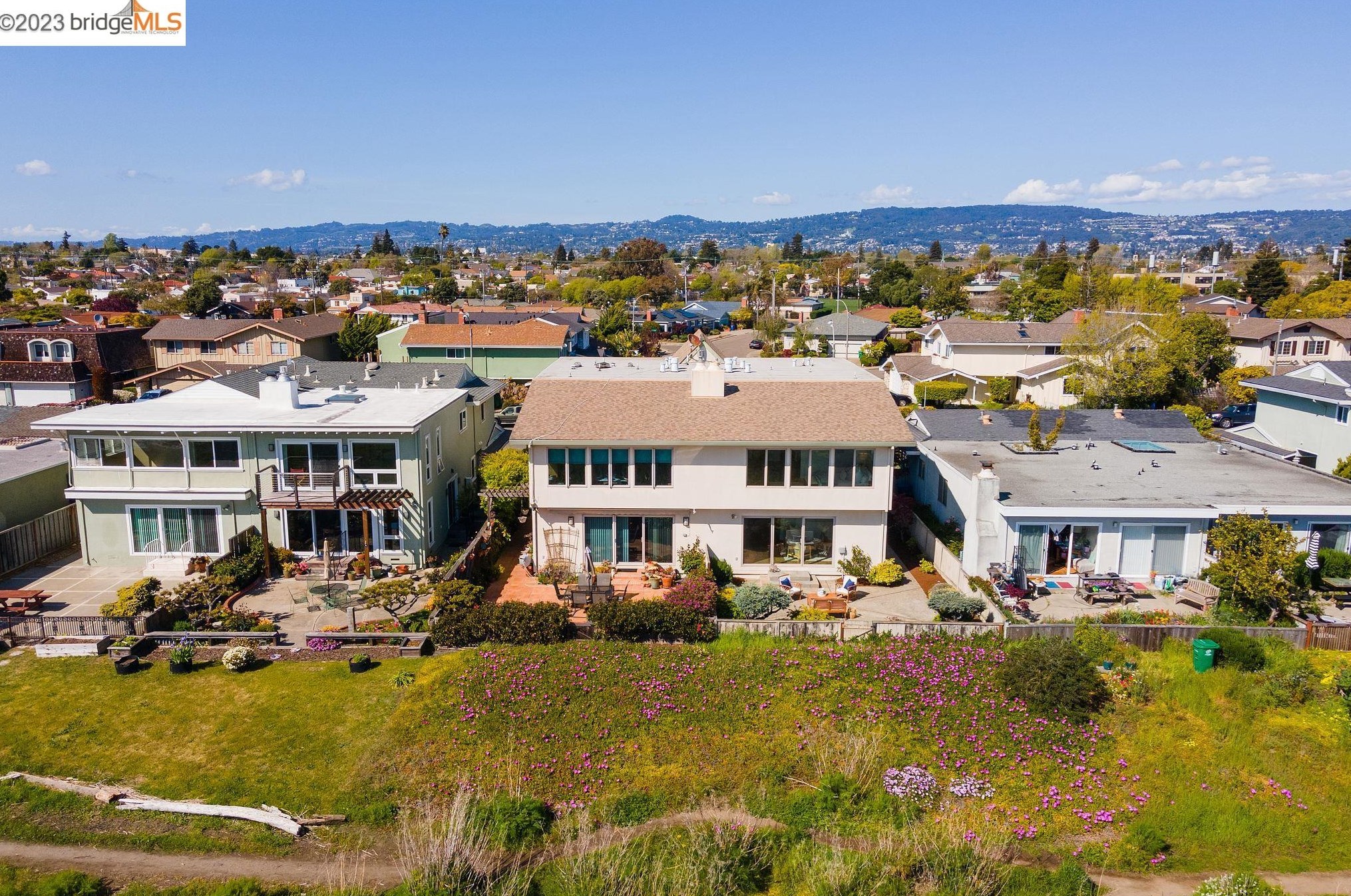 2926 Bayview Dr, Alameda CA  94501-6350 exterior