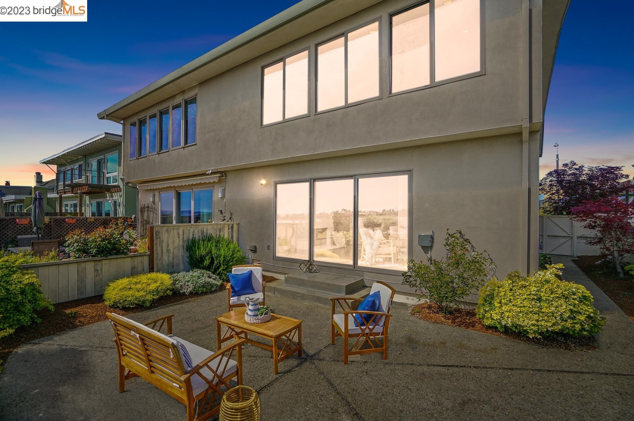 2926 Bayview Dr, Alameda CA  94501-6350 exterior