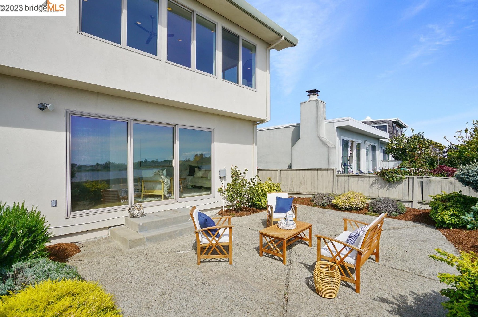 2926 Bayview Dr, Alameda CA  94501-6350 exterior