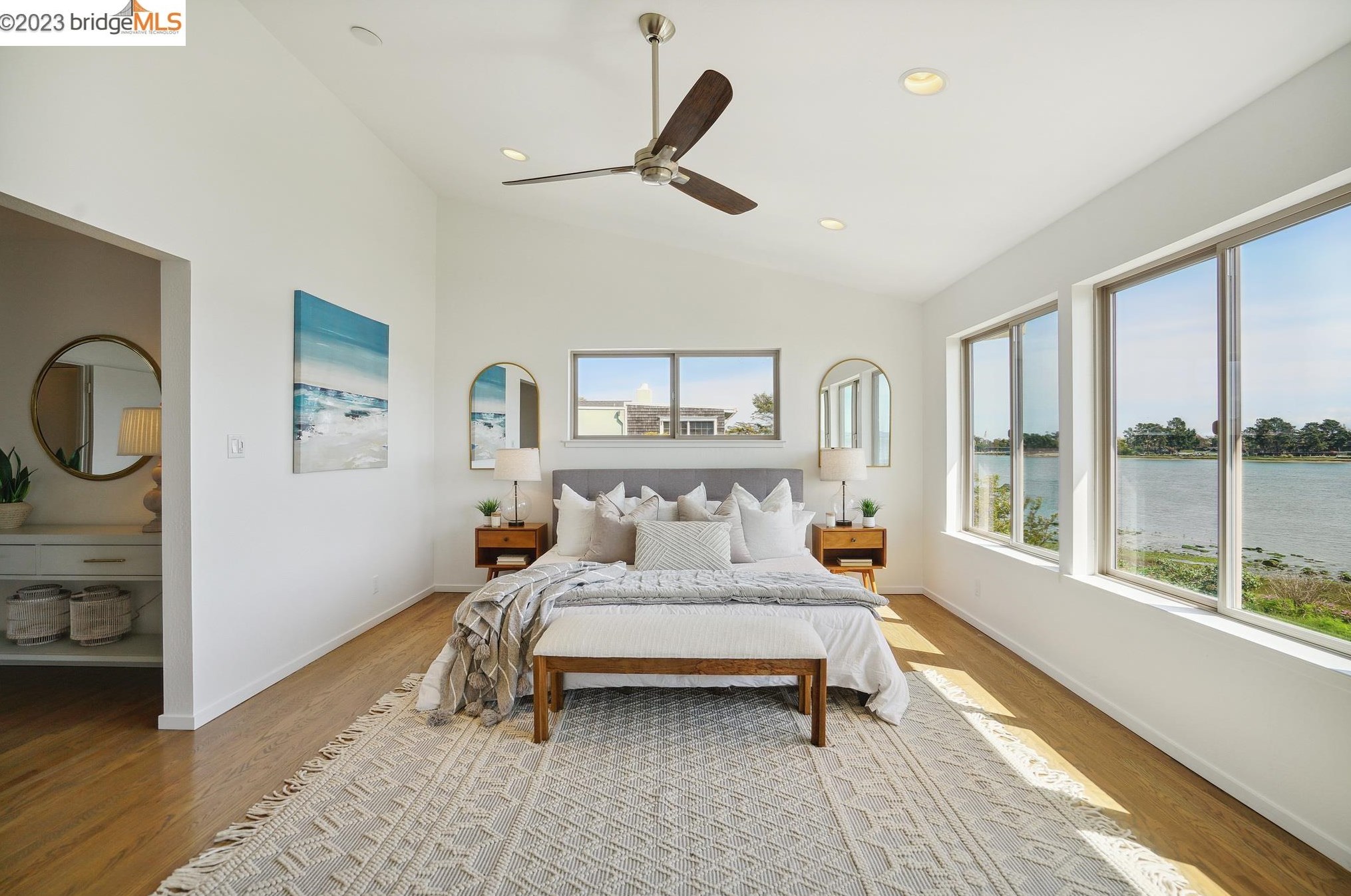 2926 Bayview Dr, Alameda CA  94501-6350 exterior