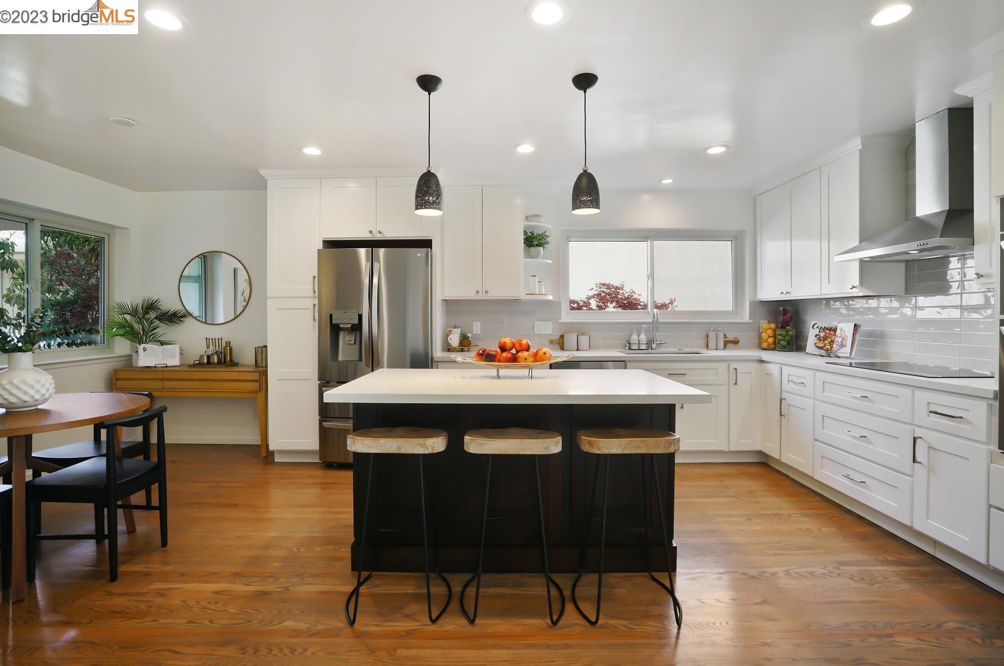 2926 Bayview Dr, Alameda CA  94501-6350 exterior