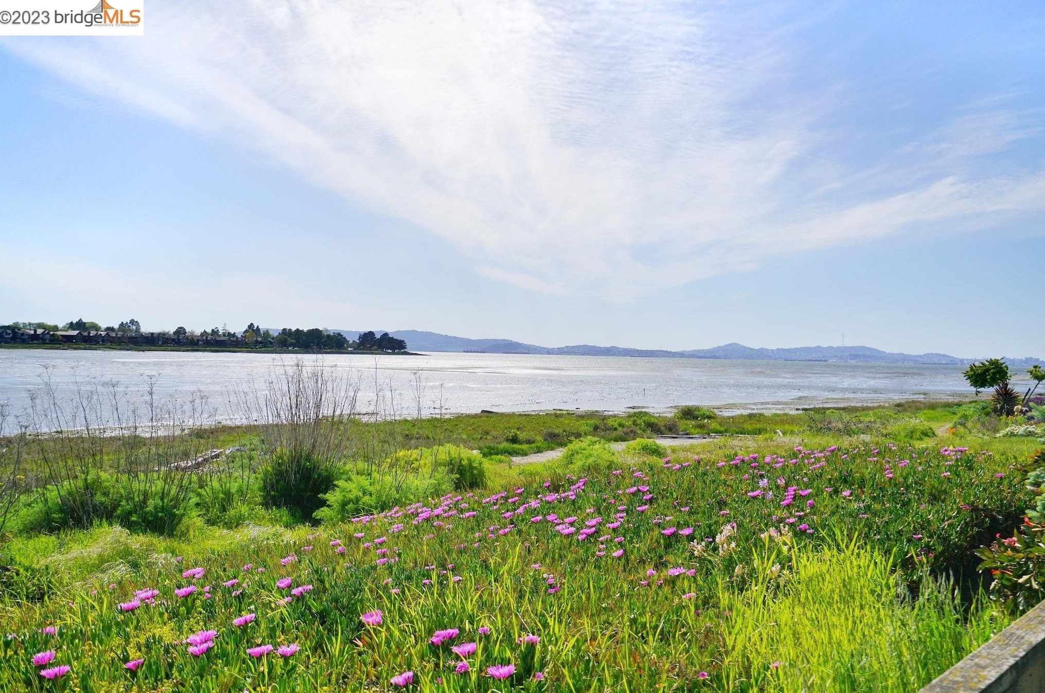 2926 Bayview Dr, Alameda CA  94501-6350 exterior