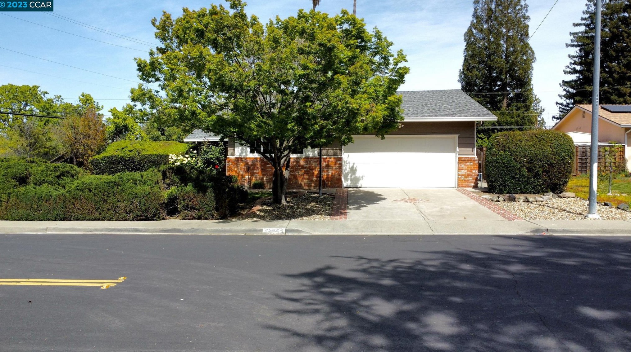 896 Brittany Ln, Concord, CA 94518-3432