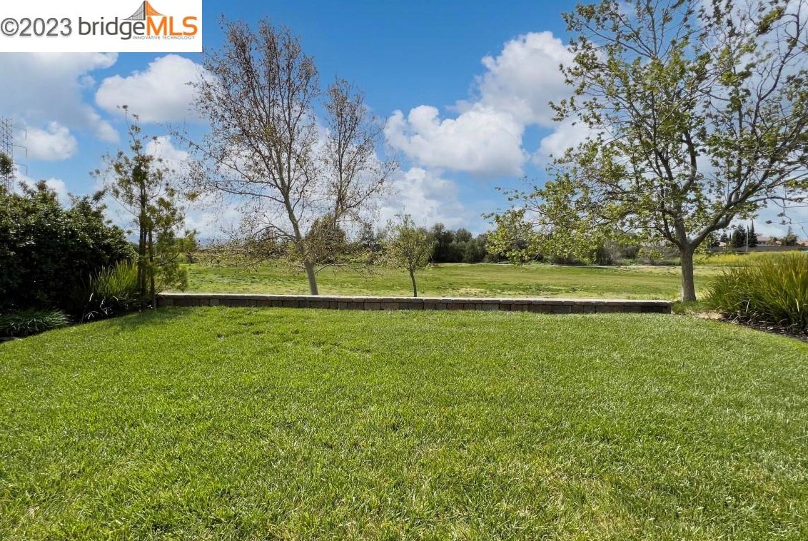 541 Central Park Pl, Los Angeles CA  94513-6037 exterior