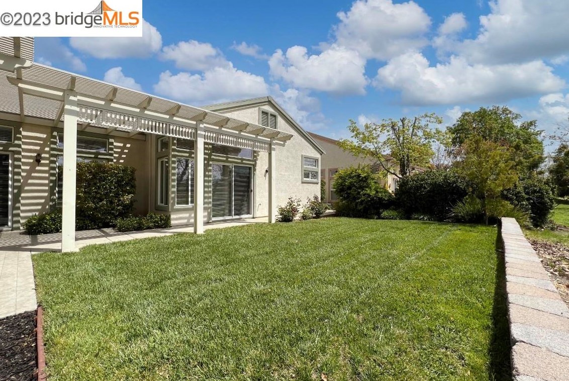 541 Central Park Pl, Los Angeles CA  94513-6037 exterior