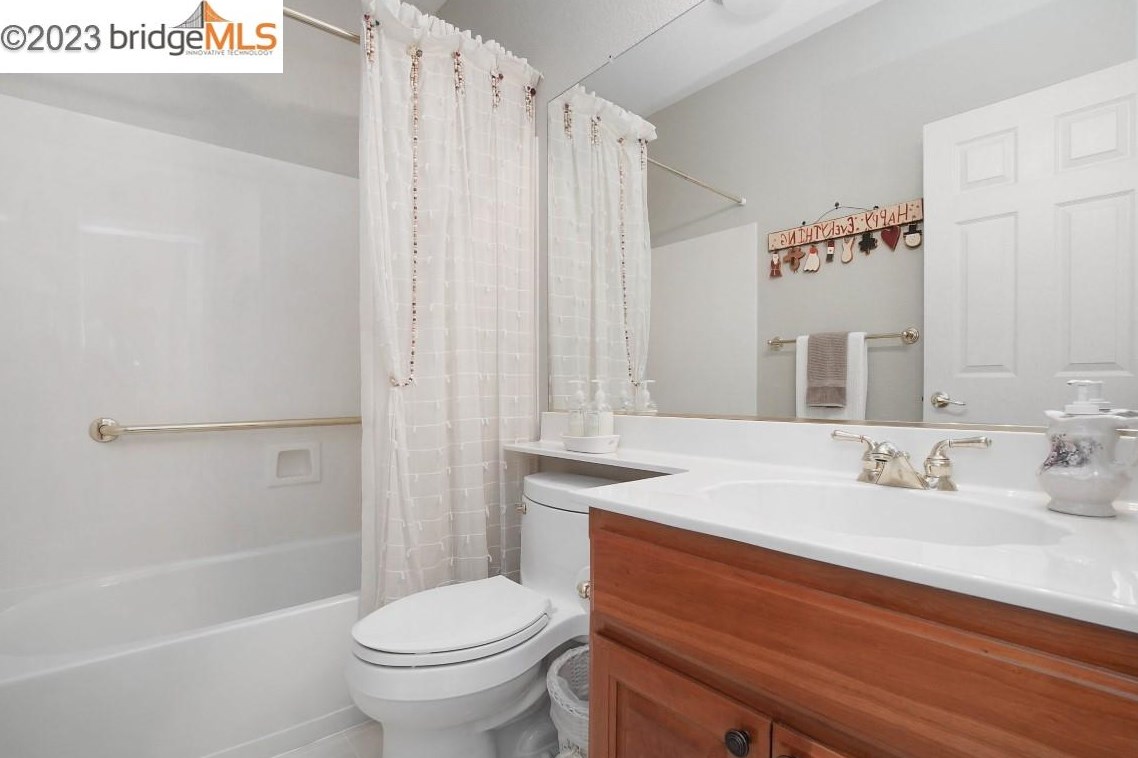 541 Central Park Pl, Los Angeles CA  94513-6037 exterior