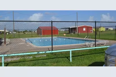 28-29 Marlin, Palacios, TX 77465 - Photo 4
