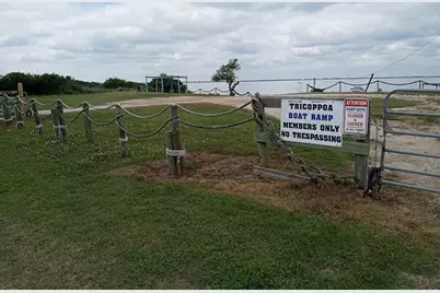 115 Barracuda, Palacios, TX 77465 - Photo 2