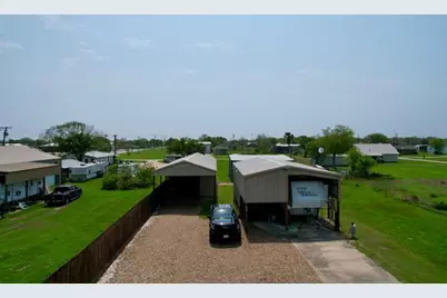 531 Burton, Matagorda, TX 77457 - Photo 2
