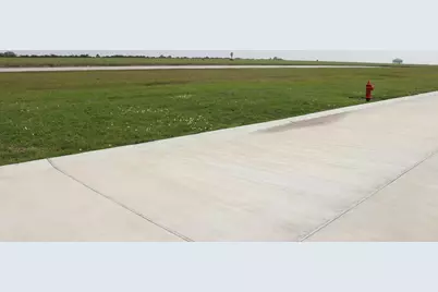 2924 Hammock Ct, Palacios, TX 77465 - Photo 2