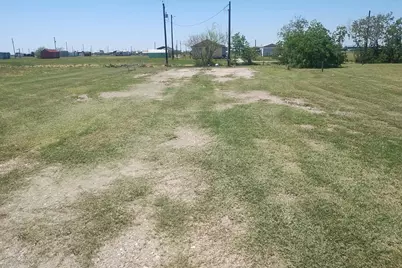 292 Haddock, Palacios, TX 77465 - Photo 6