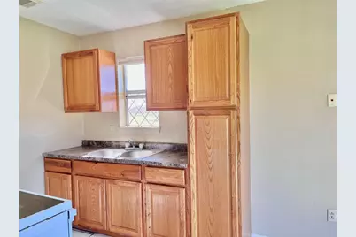 3021 Sycamore Ave Apt 10, Bay City, TX 77414 - Photo 2