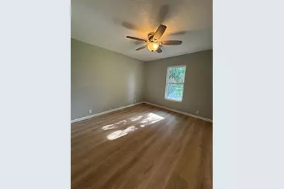 207 Henderson, Palacios, TX 77465 - Photo 32