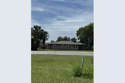 207 Henderson, Palacios, TX 77465 - Photo 2