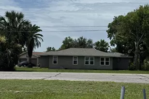 207 Henderson, Palacios, TX 77465 - Photo 2