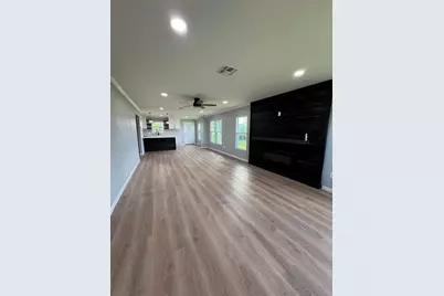 207 Henderson, Palacios, TX 77465 - Photo 22