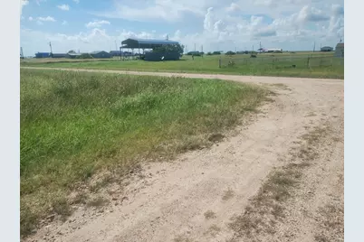 106 Salmon, Palacios, TX 77465 - Photo 2