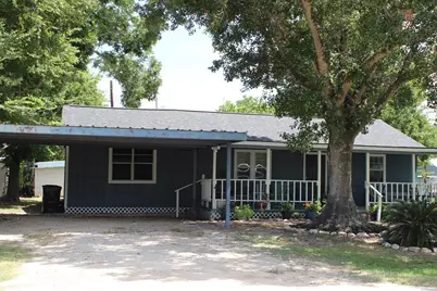 312 Magnusson, Palacios, TX 77465 - Photo 1