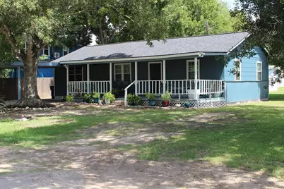 312 Magnusson, Palacios, TX 77465 - Photo 2