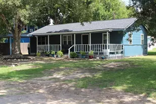 312 Magnusson, Palacios, TX 77465 - Photo 2