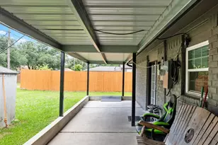 910 7th St, Bay City, TX 77414 - Photo 4