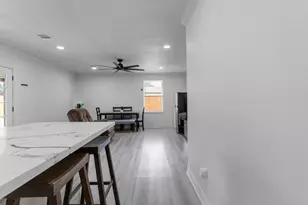 910 7th St, Bay City, TX 77414 - Photo 16