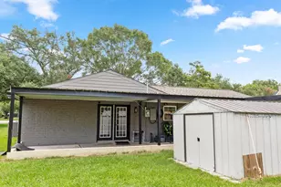 910 7th St, Bay City, TX 77414 - Photo 2