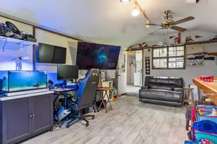 21126 Hwy 111, Louise, TX 77455 - Photo 28