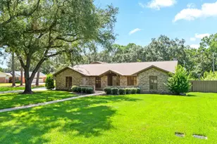 2624 Oak Dr, Bay City, TX 77414 - Photo 2