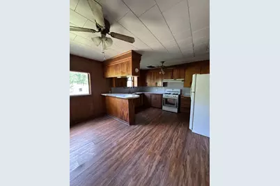 319 Morton, Palacios, TX 77465 - Photo 10