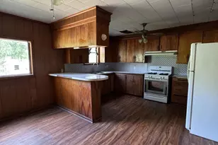 319 Morton, Palacios, TX 77465 - Photo 10