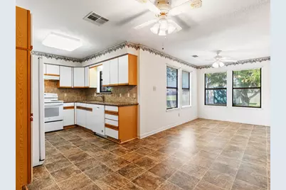 1816 Leissner, Bay City, TX 77414 - Photo 4