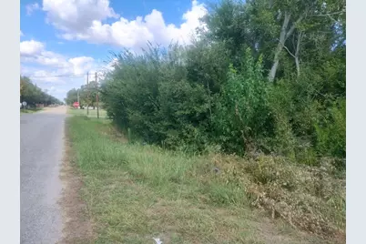 707 Ritchie, Palacios, TX 77465 - Photo 2